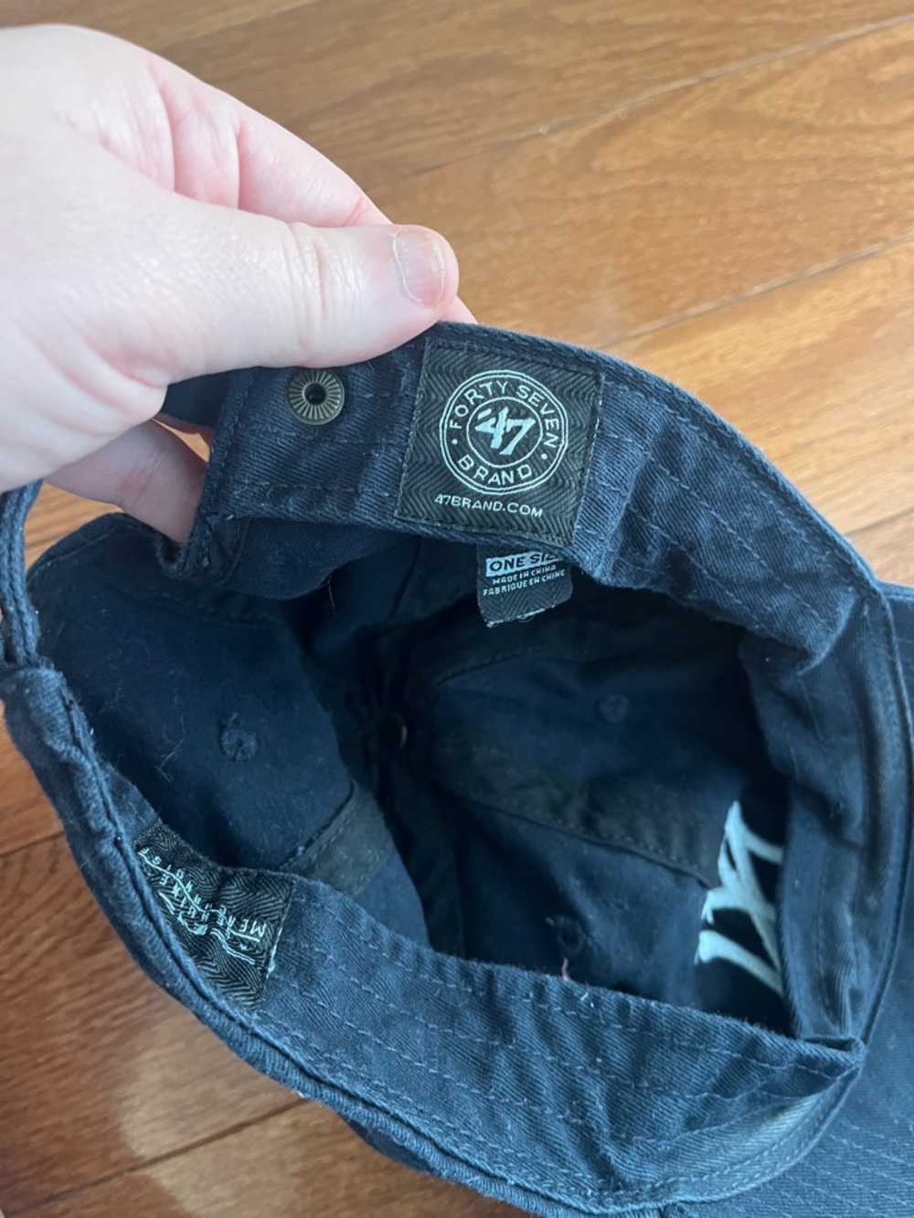 navy Blue Yankees Baseball Cap with White NY Logo - Picture 2 of 3